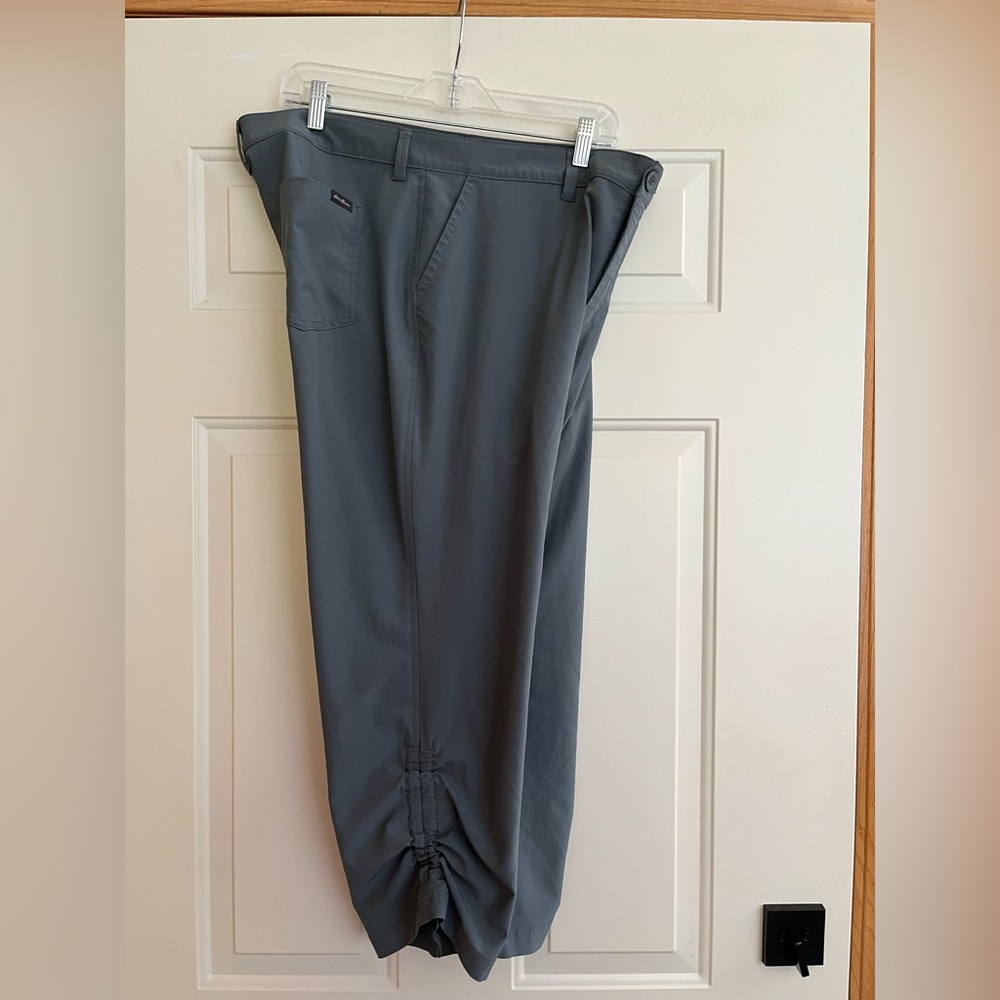 Women’s Eddie Bauer gray rip stop crop capri cargo hiking trail pant. Size 14 - Picture 4 of 16